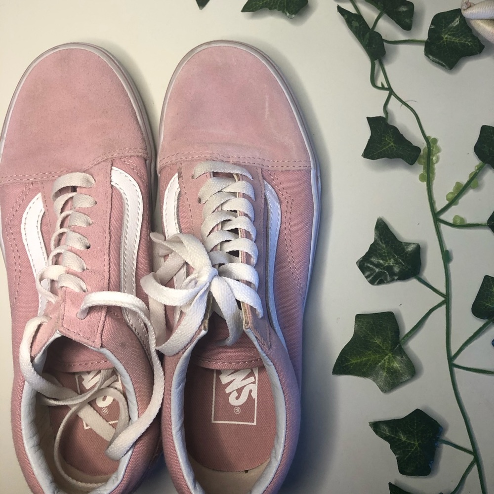 Women’s Pink & White Vans